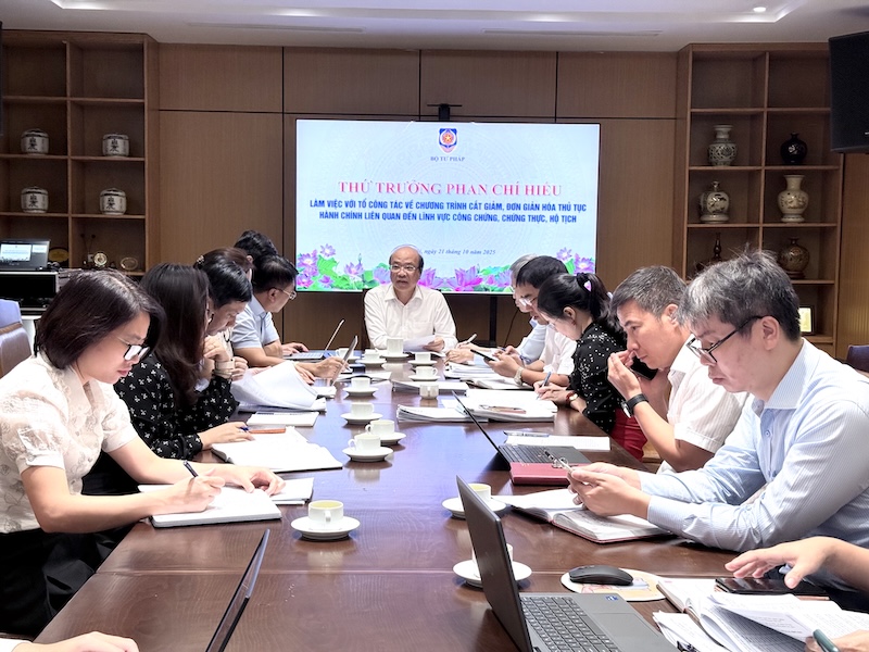 ​Rà soát, đơn giản hóa thủ tục hành chính liên quan đến công chứng, chứng thực, hộ tịch